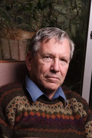 Amos Oz profile | Celebrity Websites