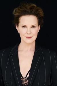 Elizabeth Perkins